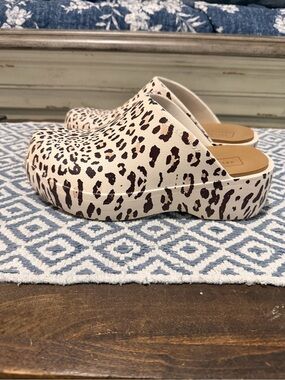 Yellow Box-Leopard Print Platform Clogs in White and Brown - Women's Slip-On 9